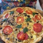 Wypiek przypominający wyglądem okrągłą pizzę